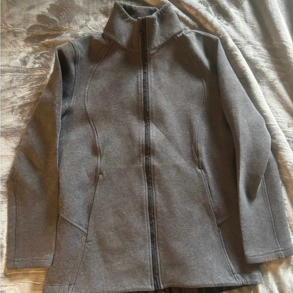 Lululemon Insculpt Jacket in the color heathered black size 4/6